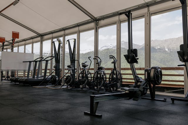 Commercial vs Home Gym Equipment: What’s the Real Difference?