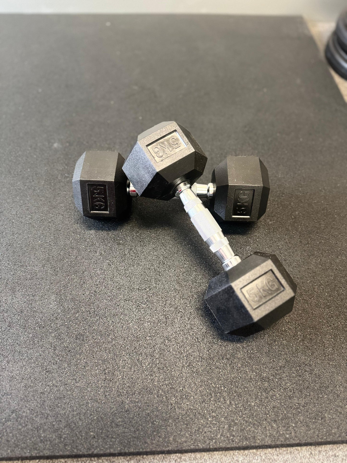 5 Pairs of 150 kg Rubber Hex Dumbbell Set with 3-Tier Rack – Curve Fitness